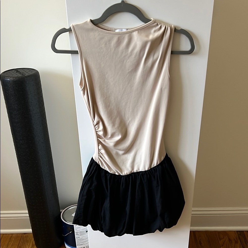 Elegant Black and Cream Sleeveless Dress